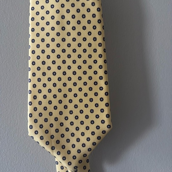 Christian Dior All Silk Tie butter yellow color w/ intricate small flower design - Picture 1 of 5